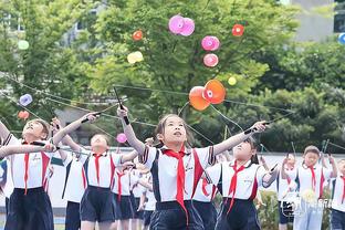 恩里克调侃巴黎与莱奥传闻：莱奥是个歌手 希望下赛季阵容能更强